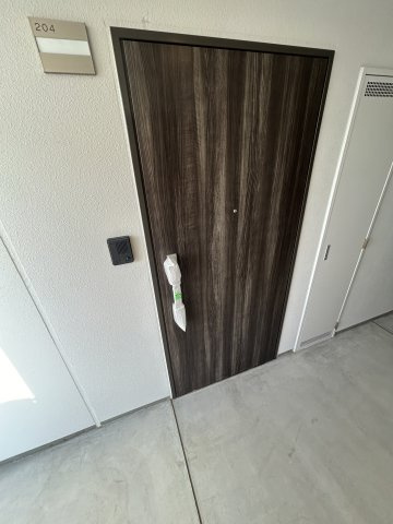 NEUA　NARUMIの玄関
