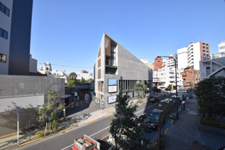 【展望】 | 眼前に広がる空の雄大さと、このお部屋の自慢の一つである「眺望」をご覧ください。毎日、この景色を独り占めできる新生活に夢が広がります。～即日のご見学可能～　お問合せはお気軽にどうぞ。
