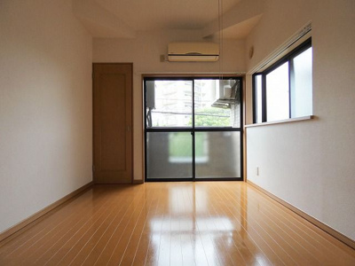 【バルコニー】 | サウスビレッジ ロフト | 別号室の写真になります。現況優先。
