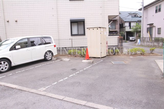 レオパレスますがたの駐車場