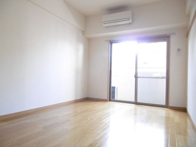 【洋室】 | セントレジデンス西公園 | 別号室の写真になります。現況優先。