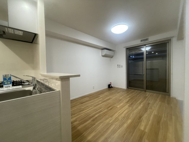 ユアメゾン神田の居間・リビング