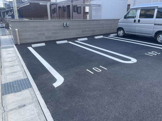 ユアメゾン神田の駐車場