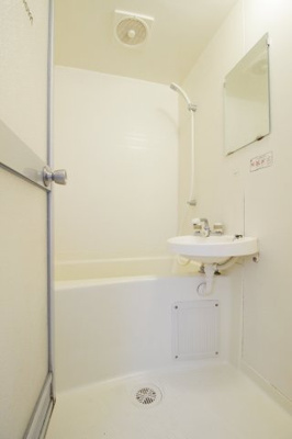 【浴室】 | アルテハイム井尻 A | 別号室の写真になります。現況優先。