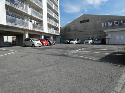 【駐車場】 | ヒューマンスペースⅡ | 車をお持ちの方に嬉しい駐車場付きの物件です