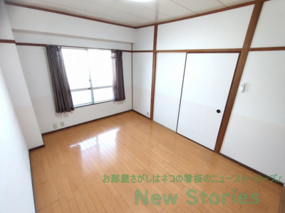 【寝室】 | ヒューマンスペースⅡ | 広くて明るい寝室