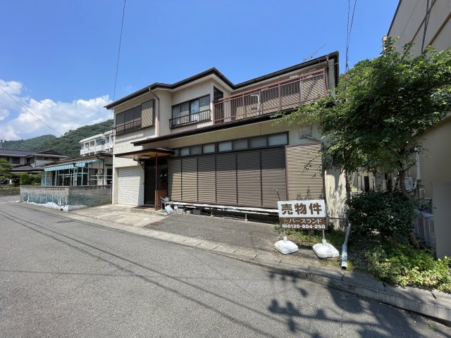 熱海五丁目　ガレージ付き戸建ての外観