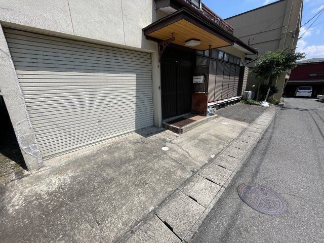 熱海五丁目　ガレージ付き戸建ての外観