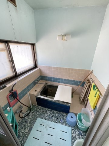 熱海五丁目　ガレージ付き戸建ての浴室