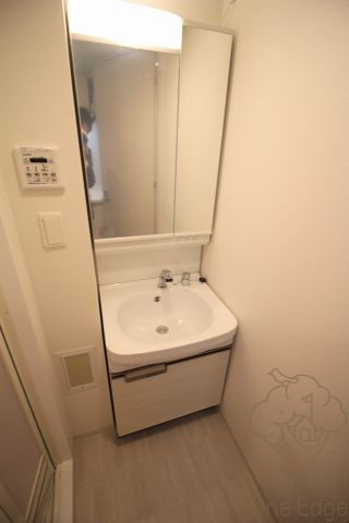 プレサンス梅田北オールの独立洗面台