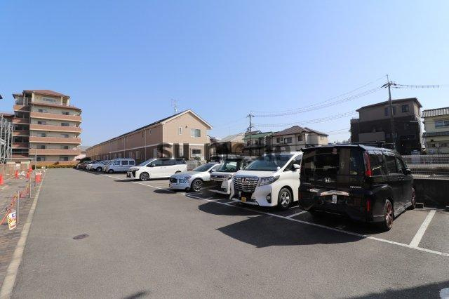 HALEMAILANIの駐車場