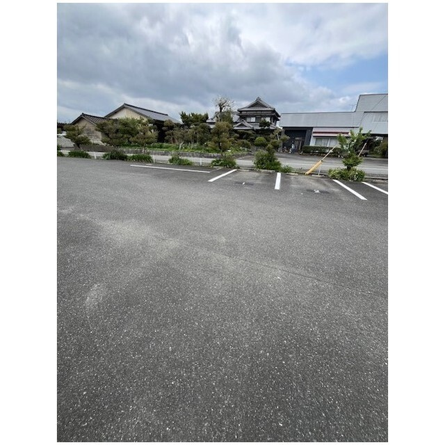 久留米市北野町中の賃貸マンションの駐車場