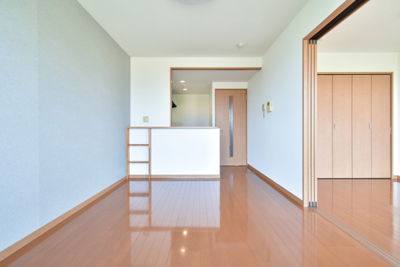 久留米市北野町中の賃貸マンションの居間・リビング