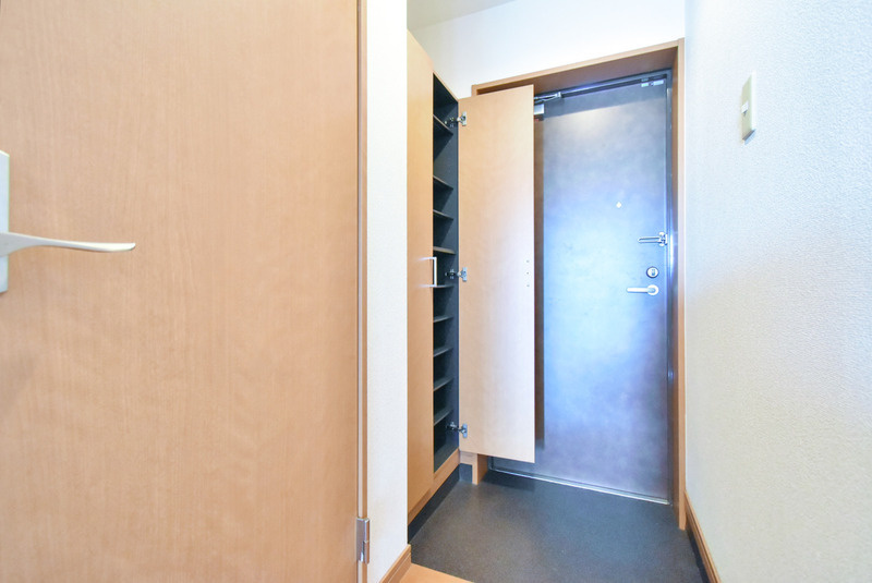 久留米市北野町中の賃貸マンションの玄関