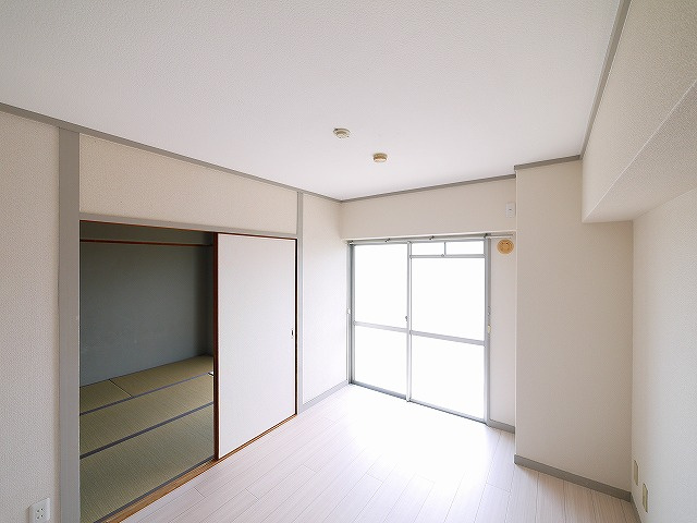 大和ビルマンションBの洋室