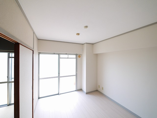 大和ビルマンションBの洋室