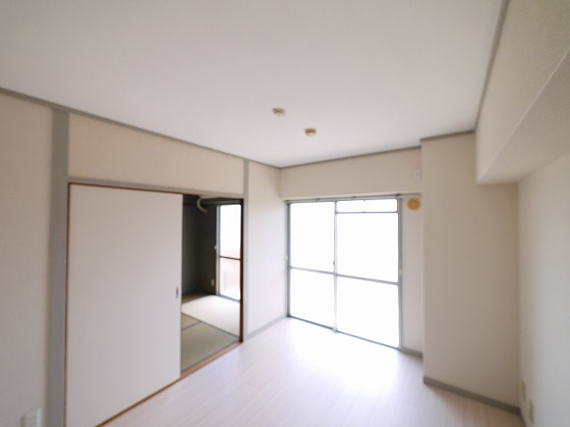 大和ビルマンションBの洋室
