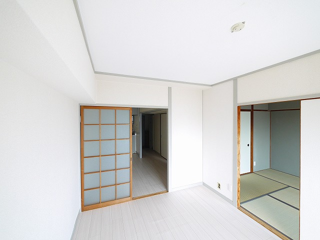 大和ビルマンションBの洋室