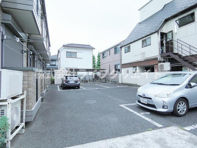 エトワール多摩平の駐車場