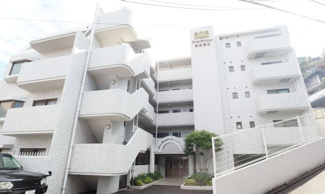 【外観】 | 桜坂駅まで徒歩6分の好立地。動植物園まですぐで豊かな自然も楽しめるエリアです