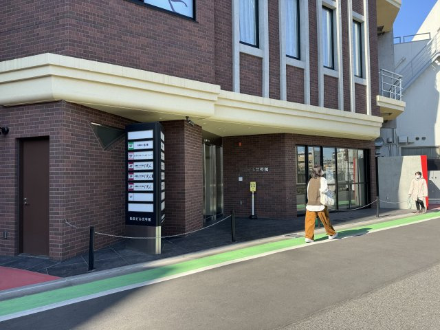 松栄ビル弐号館のエントランス