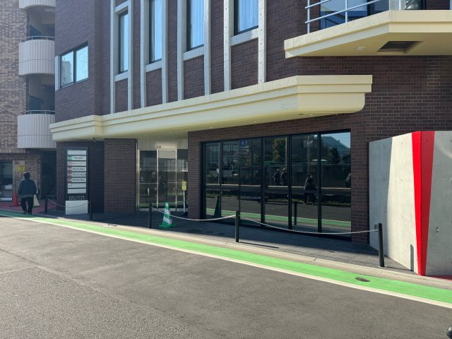 松栄ビル弐号館のエントランス
