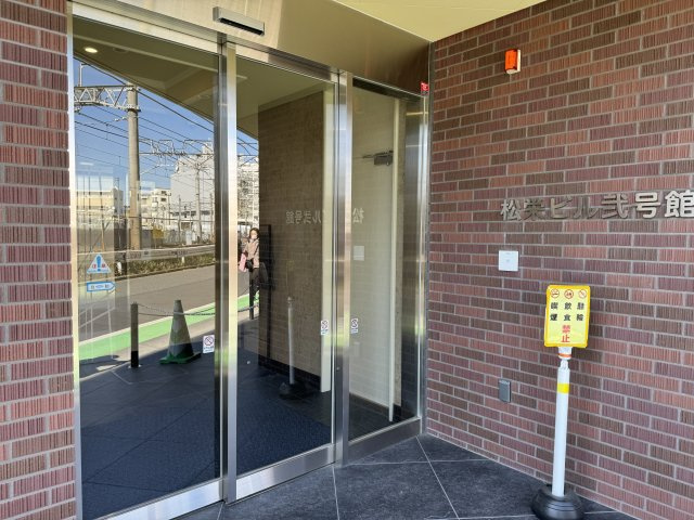 松栄ビル弐号館のエントランス