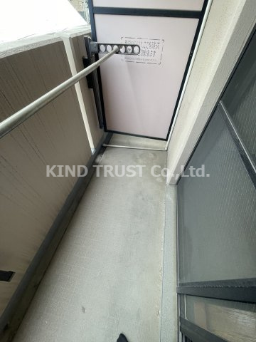 シャトー西天満のバルコニー|暖かな日差しのふりそそぐバルコニー