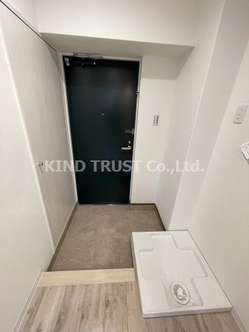 おおきに北梅田サニーアパートメントの玄関|収納もある玄関です