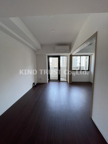 ファーストフィオーレ梅田イーストの居間・リビング|こちらの居間で趣味の時間をお楽しみください