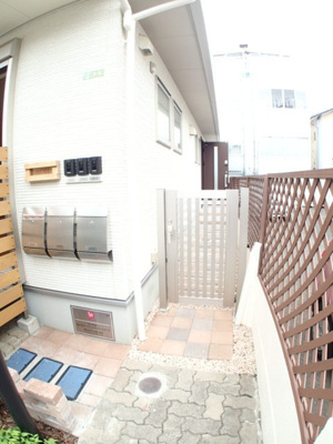 ★広角レンズ撮影写真　建物入り口♪
