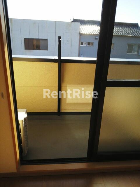 アンブレーム・ｙのバルコニー|バルコニー