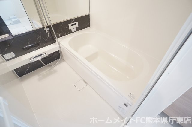 熊本市東区長嶺西２丁目のアパートの浴室