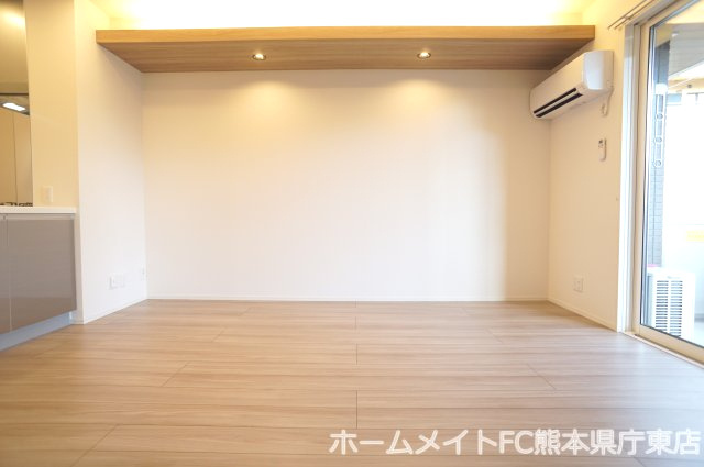 熊本市東区長嶺西２丁目のアパートの居間・リビング