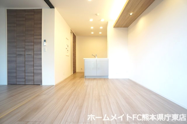 熊本市東区長嶺西２丁目のアパートの居間・リビング