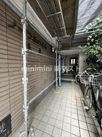 ノーブルハイム高尾のエントランス