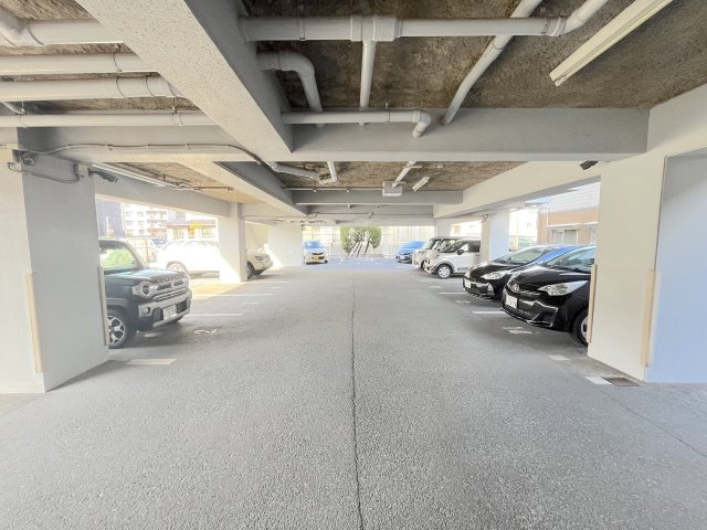 アーサー春日リベックスの駐車場