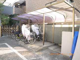 【その他共用部分】 | 敷地内に、便利な屋根付き駐輪場有り。