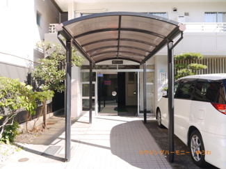 【エントランス】 | 広々したエントランス部分です。