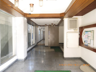 【その他共用部分】 | エントランス内部は、大理石張りで大変キレイです。