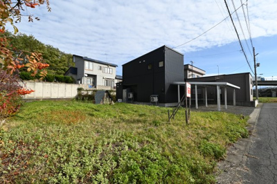 【外観】 | 黒石市ちとせ二丁目　土地 | 外観は落ち着いています