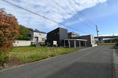 【前面道路含む現地写真】 | 黒石市ちとせ二丁目　土地 | 前面道路含む現地写真です