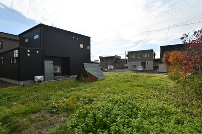 【外観】 | 黒石市ちとせ二丁目　土地 | 建物外観を気になさる方へ、見た目の良い物件です