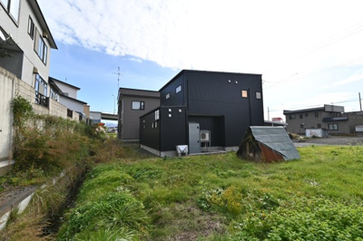 【外観】 | 黒石市ちとせ二丁目　土地 | 建物外観を気になさる方へ、見た目の良い物件です
