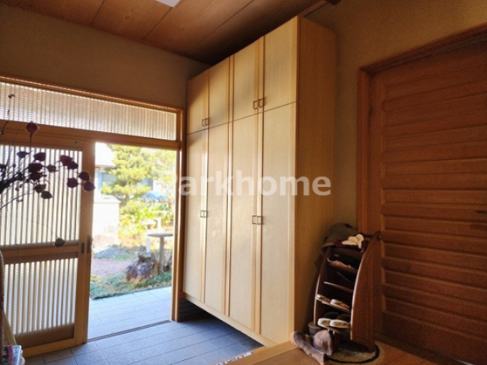 高知市朝倉丙　中古住宅の玄関