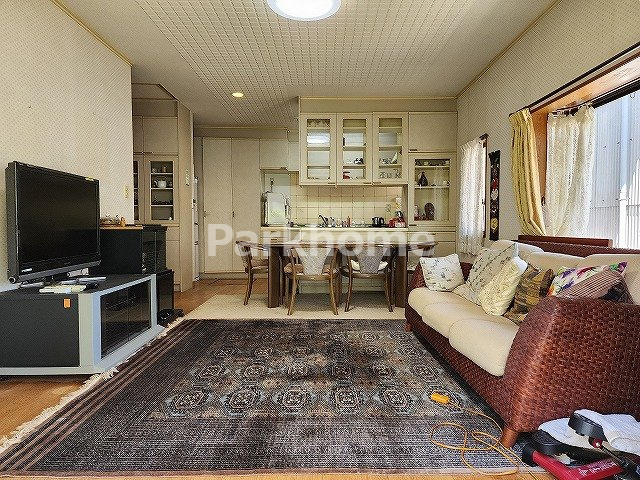 高知市朝倉丙　中古住宅の居間・リビング