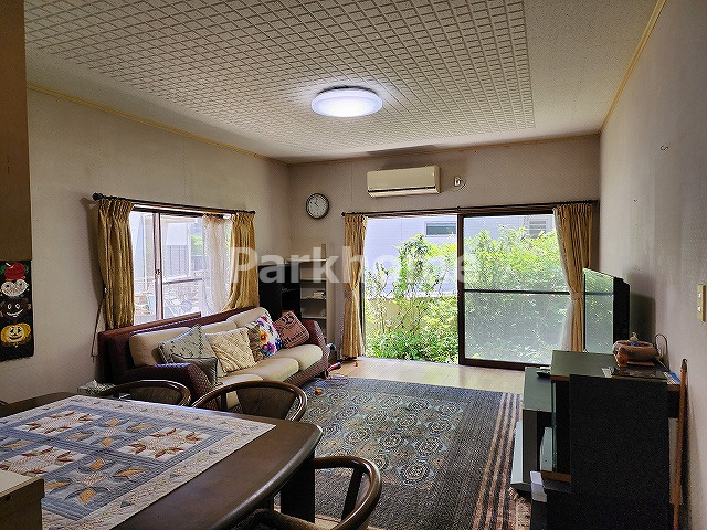 高知市朝倉丙　中古住宅の居間・リビング