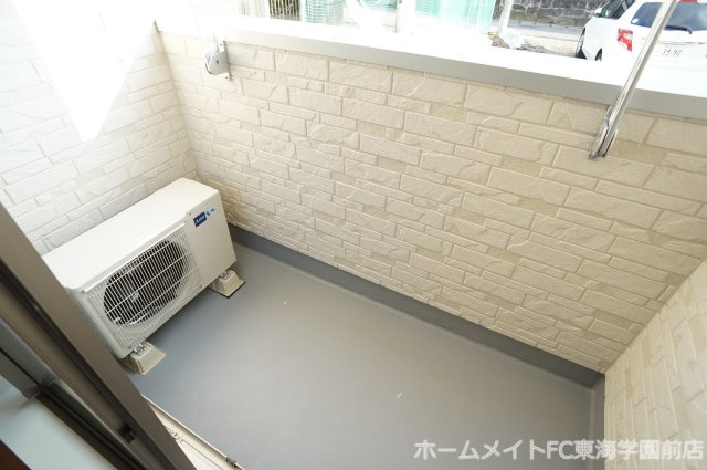 熊本市中央区黒髪１丁目のアパートのバルコニー