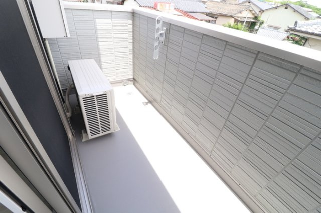 熊本市中央区黒髪２丁目のアパートのバルコニー