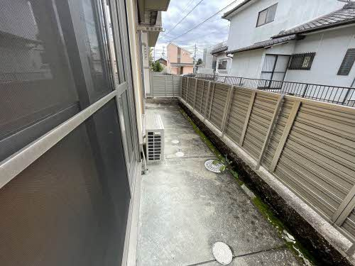熊本市西区野中３丁目のアパートのバルコニー